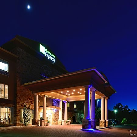 Holiday Inn Express & Suites Fredericksburg By Ihg Bagian luar foto