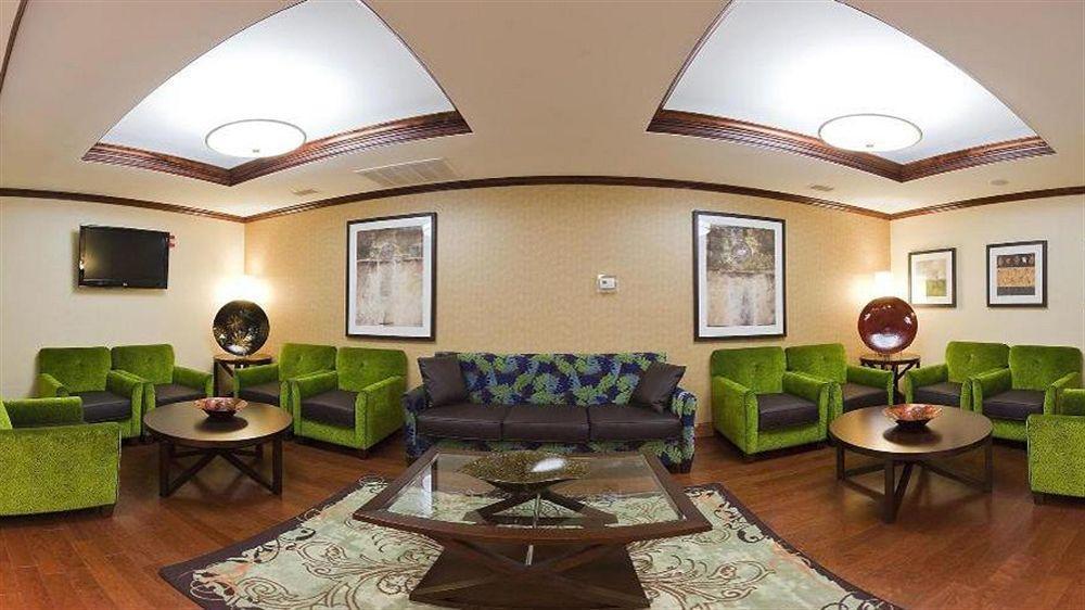 Holiday Inn Express & Suites Fredericksburg By Ihg Bagian luar foto