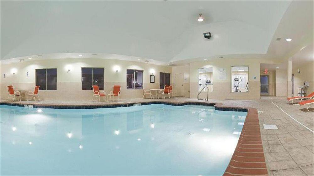 Holiday Inn Express & Suites Fredericksburg By Ihg Bagian luar foto