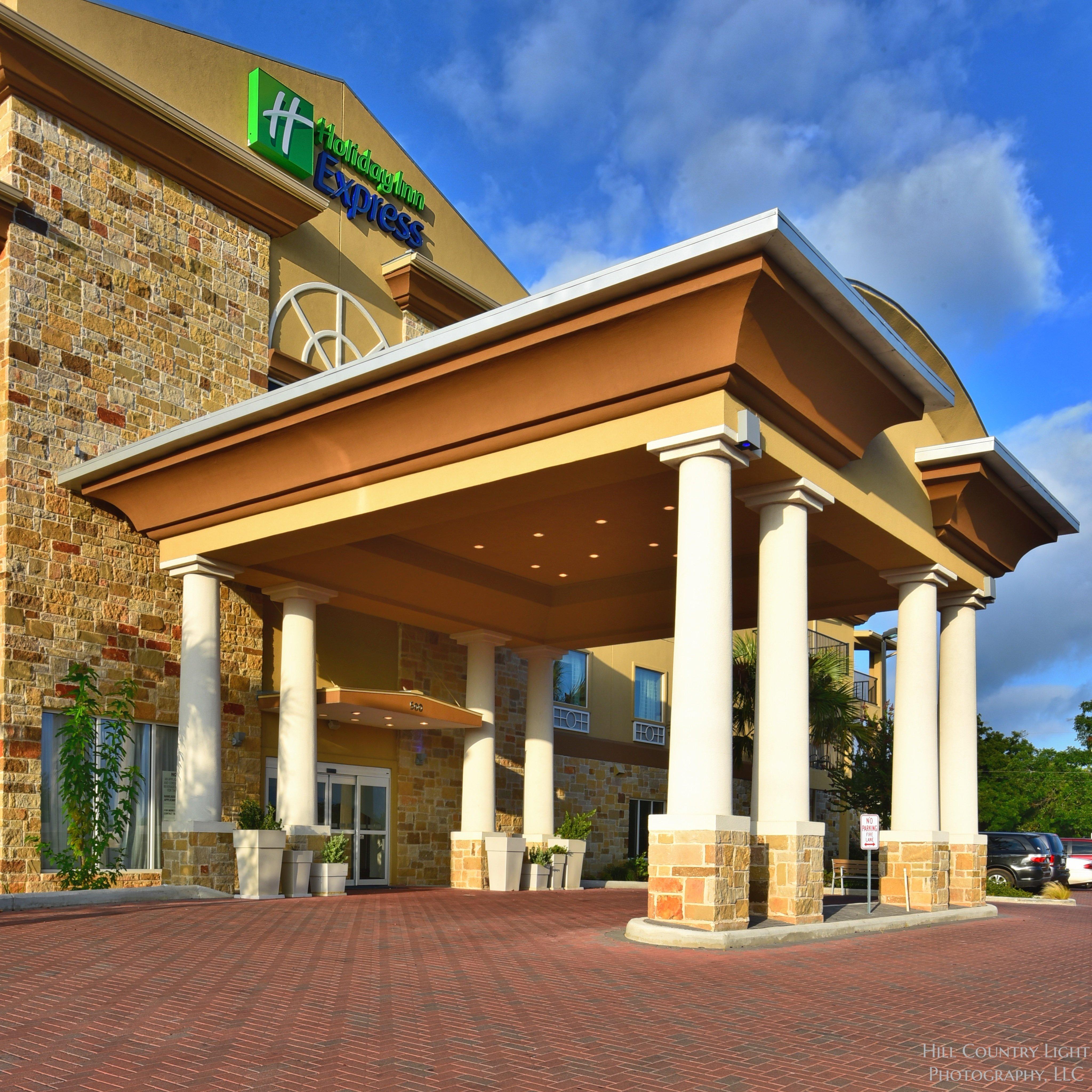 Holiday Inn Express & Suites Fredericksburg By Ihg Bagian luar foto