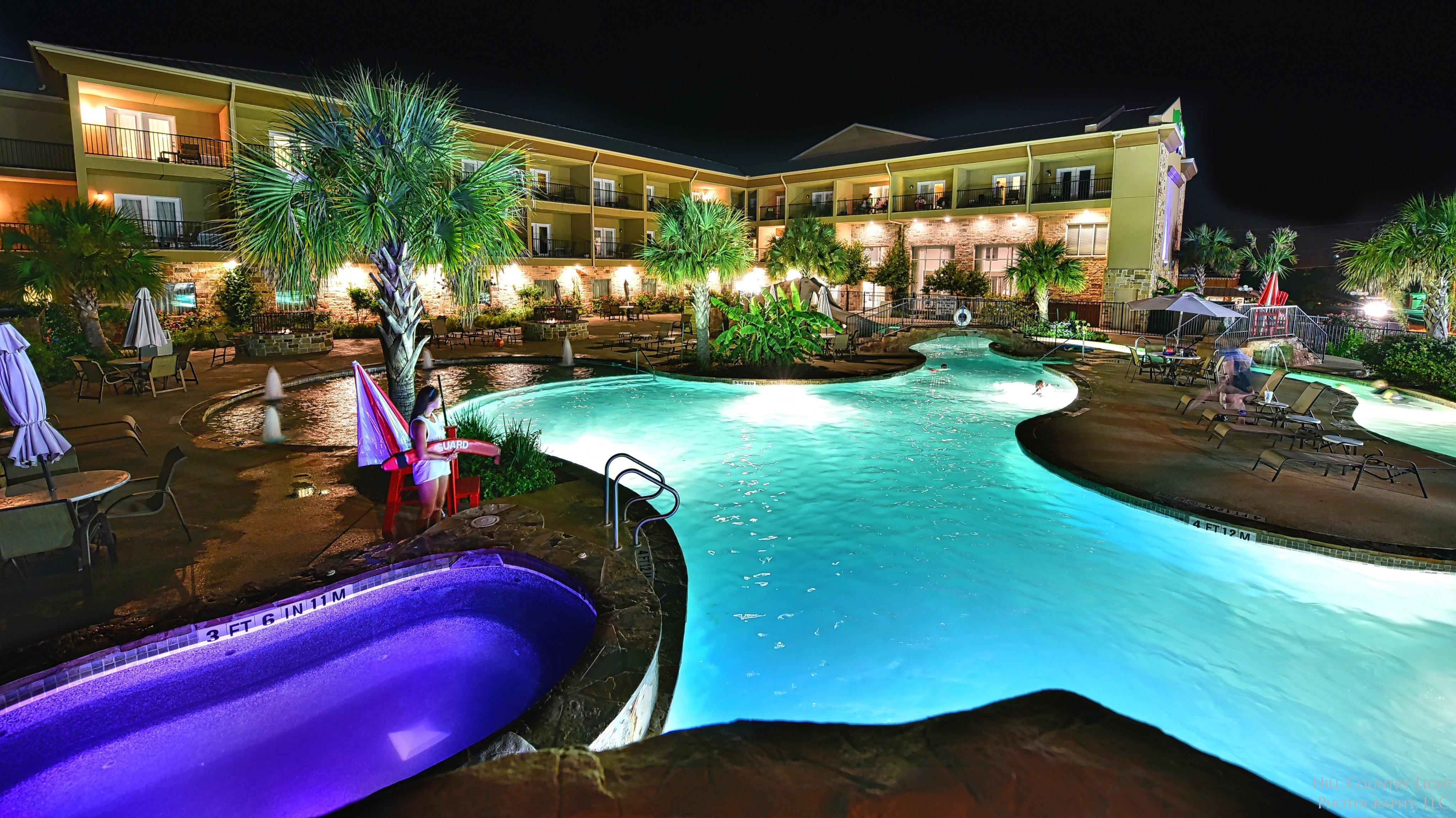 Holiday Inn Express & Suites Fredericksburg By Ihg Bagian luar foto