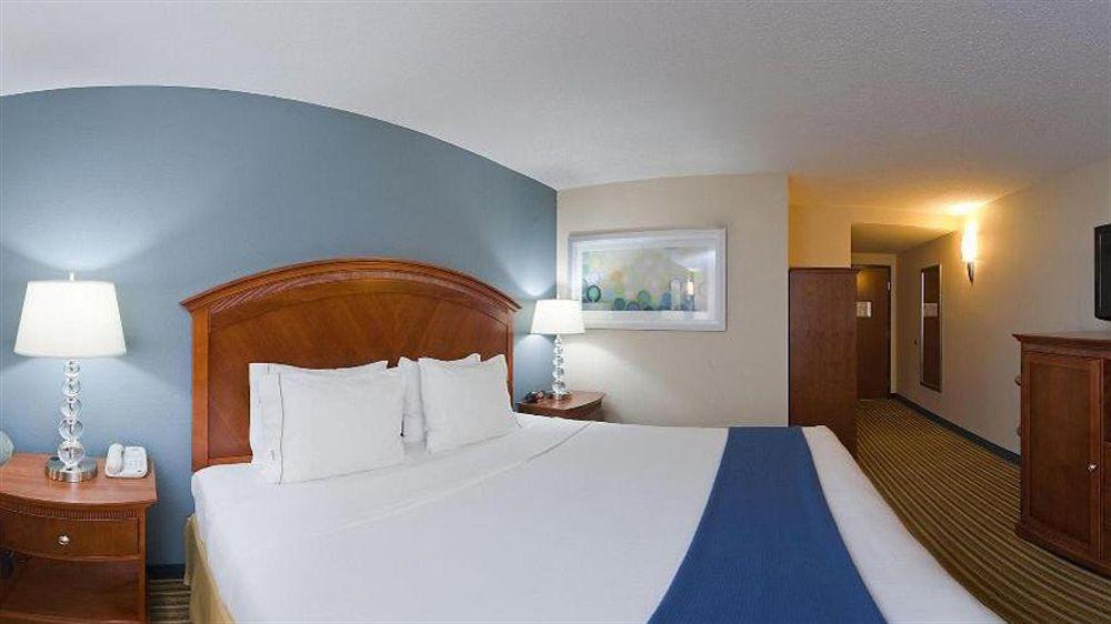 Holiday Inn Express & Suites Fredericksburg By Ihg Bagian luar foto