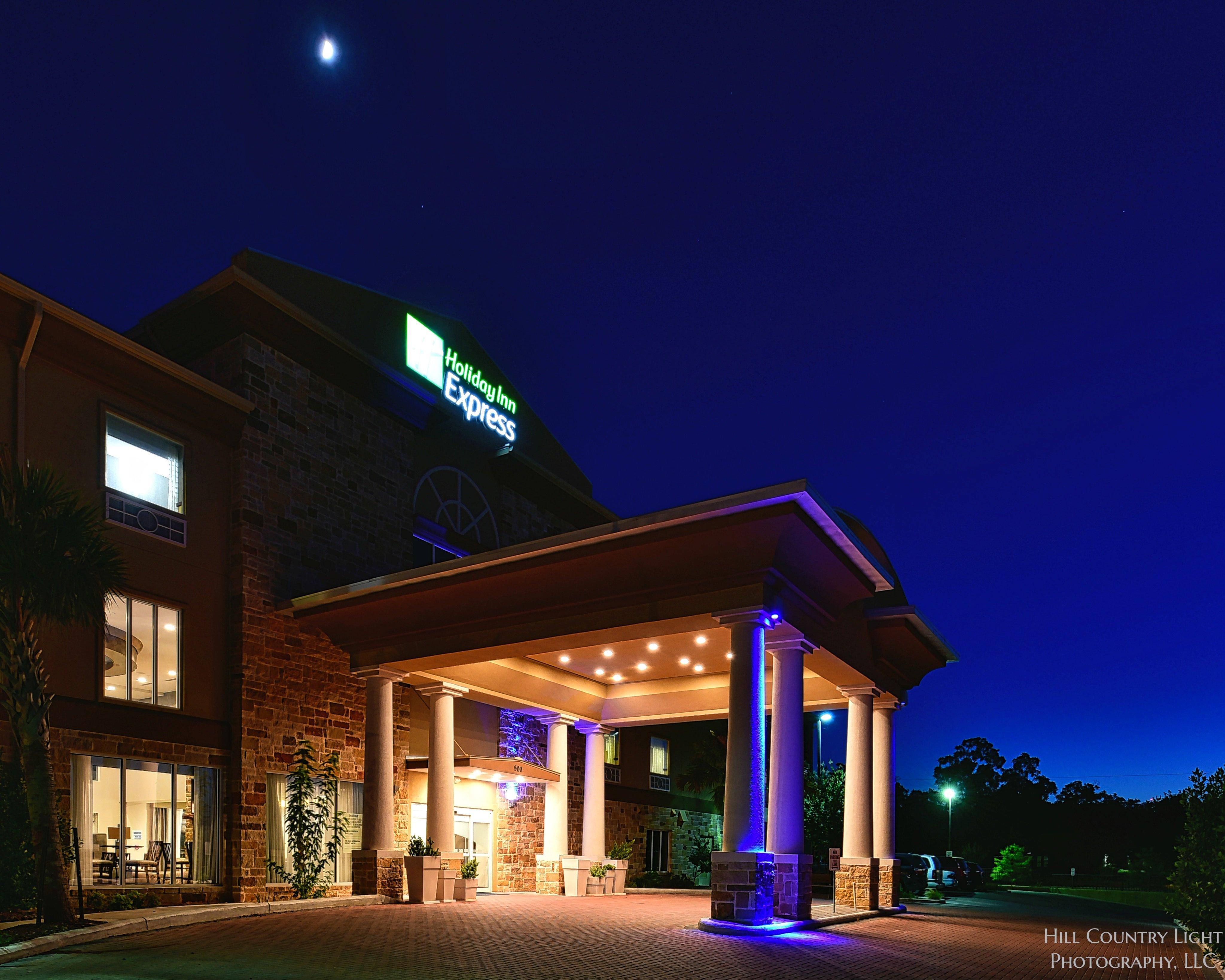 Holiday Inn Express & Suites Fredericksburg By Ihg Bagian luar foto