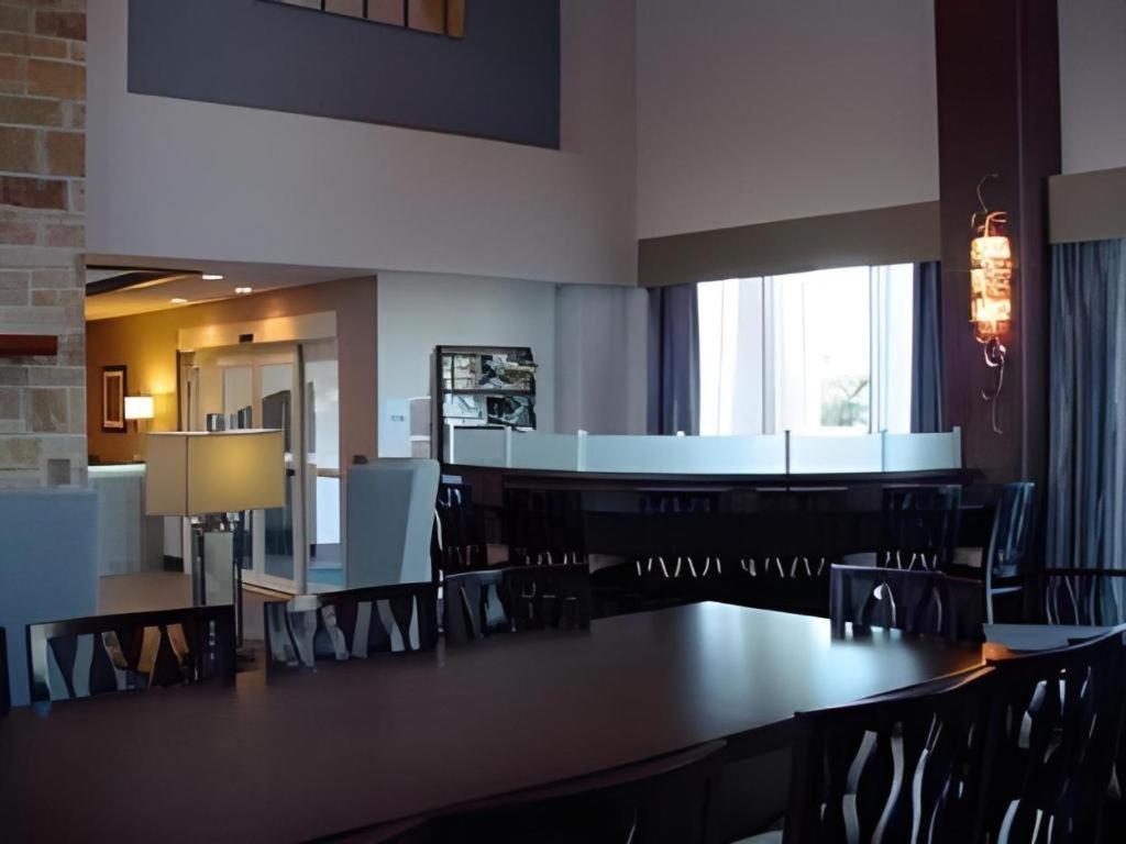 Holiday Inn Express & Suites Fredericksburg By Ihg Bagian luar foto