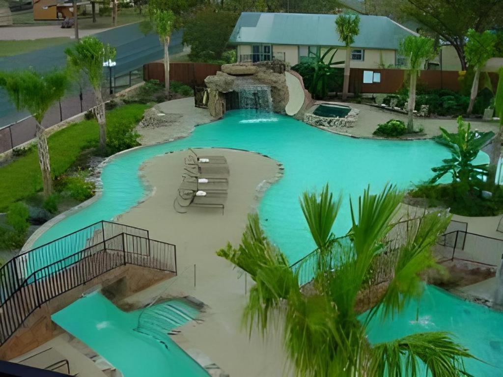 Holiday Inn Express & Suites Fredericksburg By Ihg Bagian luar foto