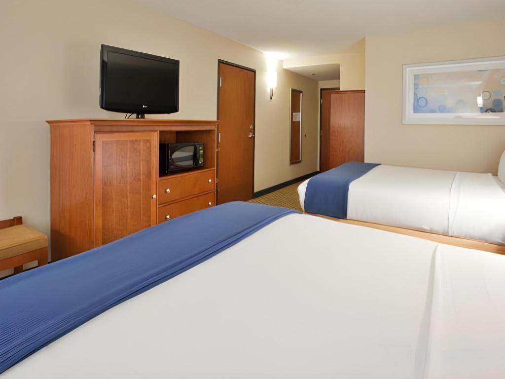 Holiday Inn Express & Suites Fredericksburg By Ihg Bagian luar foto