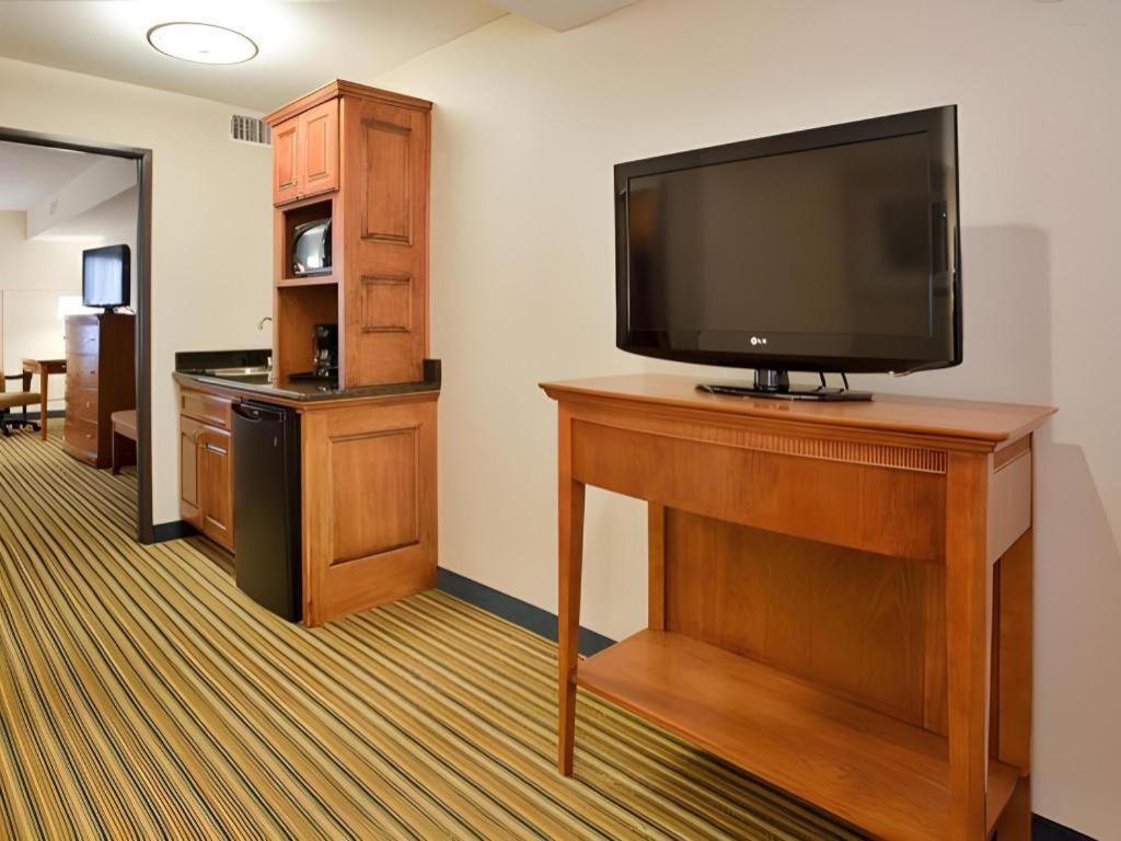 Holiday Inn Express & Suites Fredericksburg By Ihg Bagian luar foto