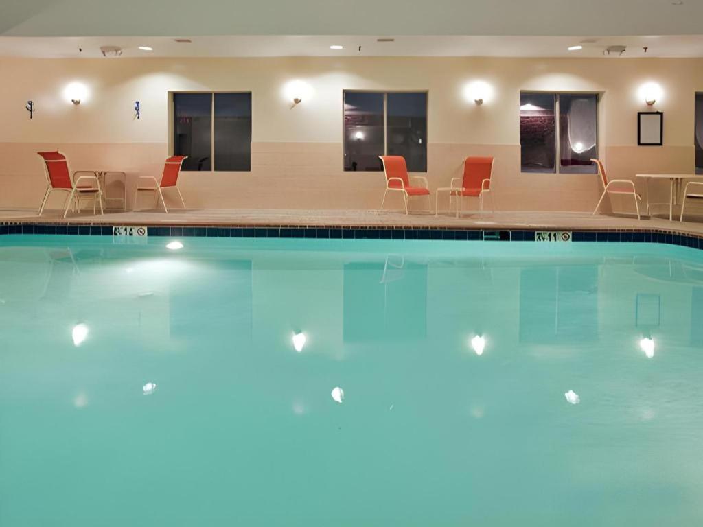 Holiday Inn Express & Suites Fredericksburg By Ihg Bagian luar foto