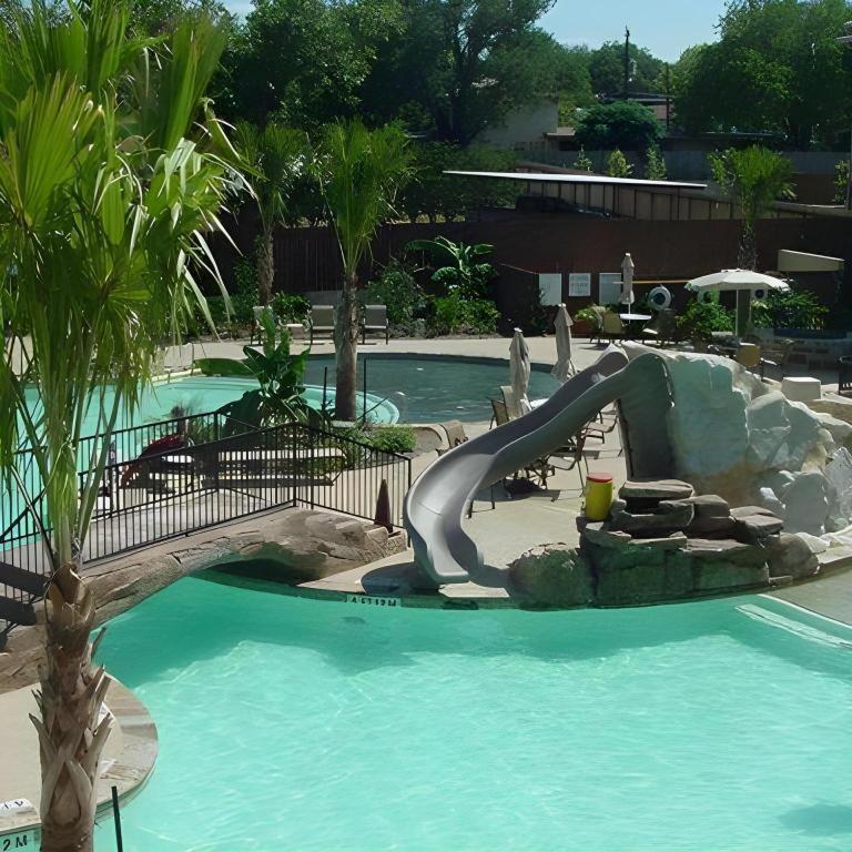 Holiday Inn Express & Suites Fredericksburg By Ihg Bagian luar foto