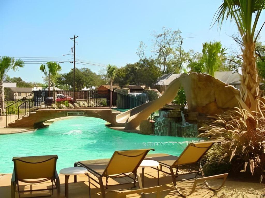 Holiday Inn Express & Suites Fredericksburg By Ihg Bagian luar foto
